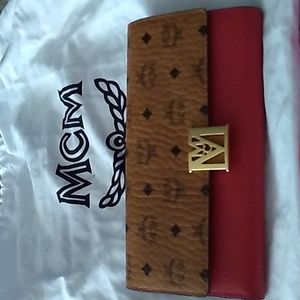 MCM Mena visetos chain wallet, like new